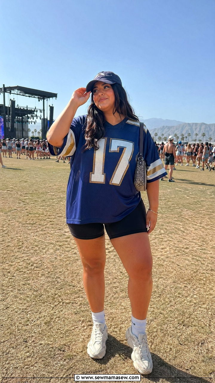 Oversized Jersey and Biker Shorts - 35 Concert outfits for midsize women