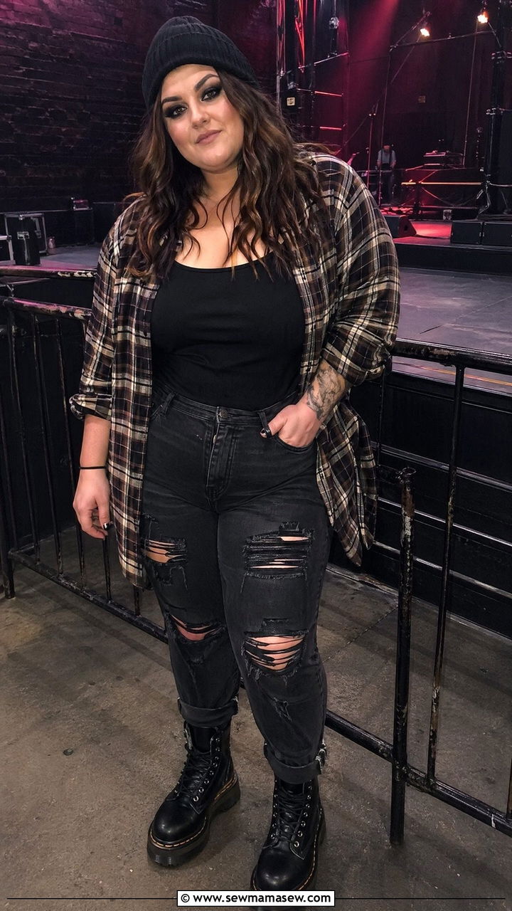 Plaid Flannel and Distressed Jeans Grunge - 35 Concert outfits for midsize women