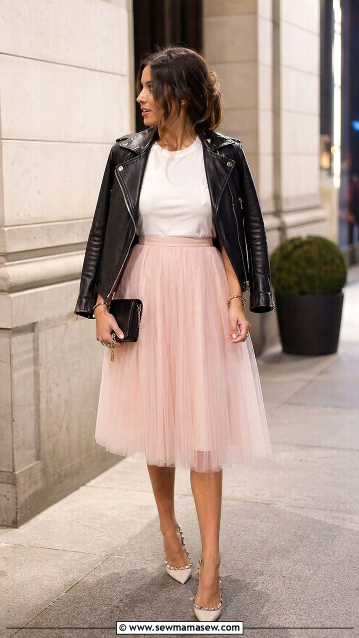Tulle Midi Skirt With Fitted Tee - 30 Best skirts for petite women
