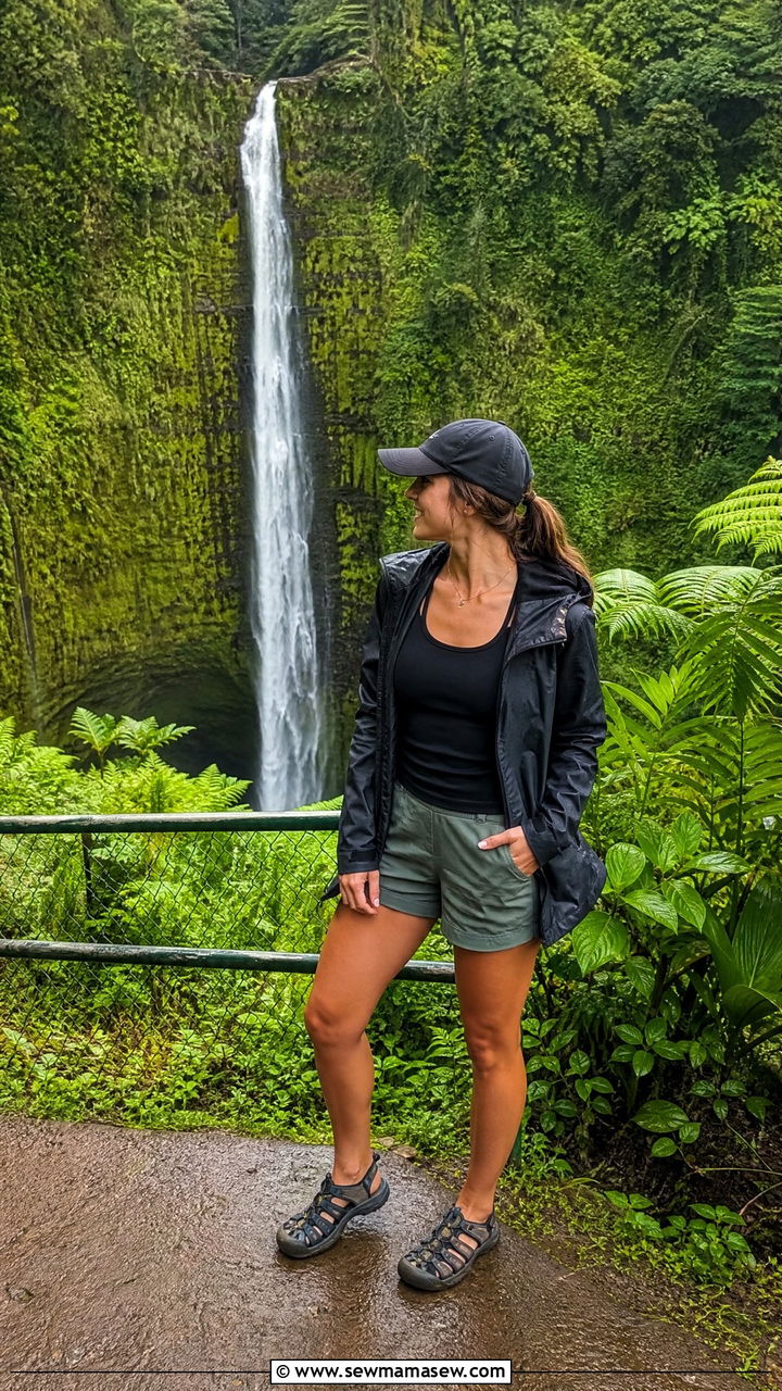 Akaka Falls Waterfall Outfit - 40 What to wear in Big Island