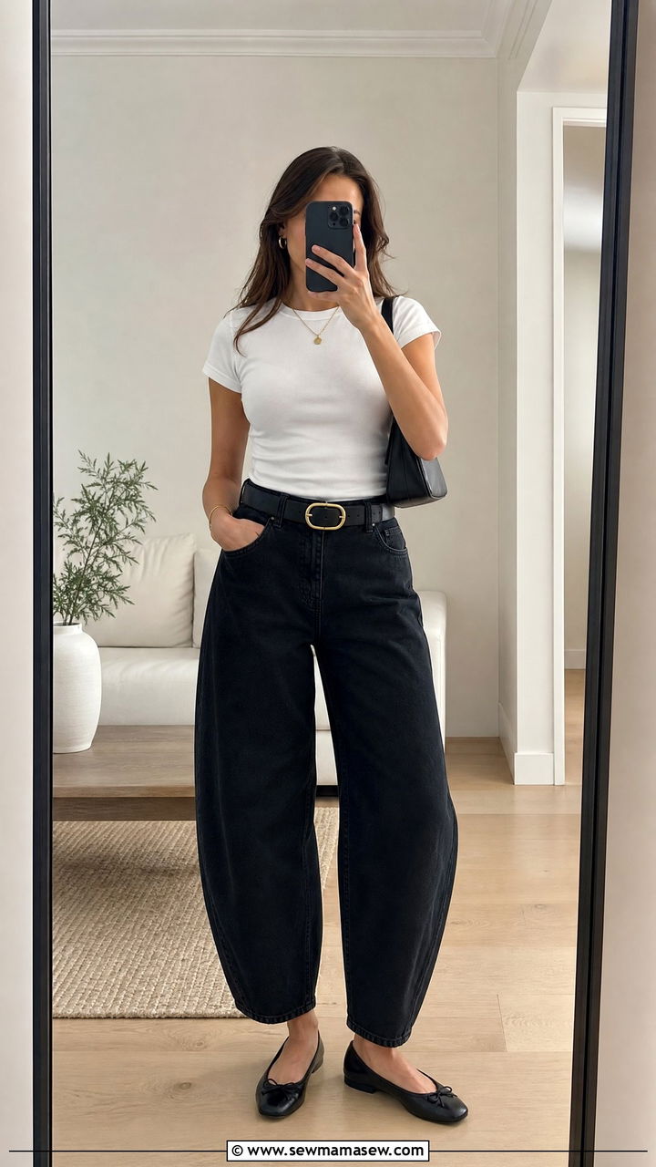 Barrel jeans with tucked in classic tee and statement belt - 25 chic barrel jeans outfit ideas