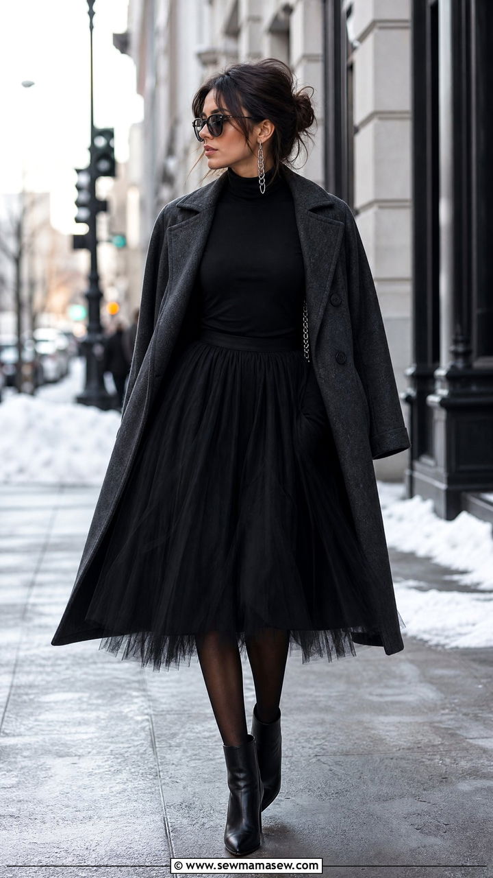 Black Tulle Skirt with Turtleneck Bodysuit - 25 How to style a tulle skirt