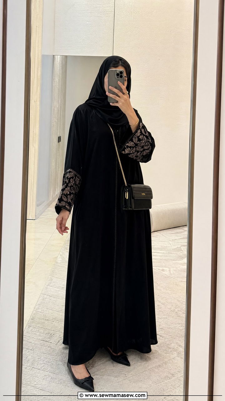Elegant Black Abaya with Embroidered Detail Dubai - 35 Dubai outfit ideas