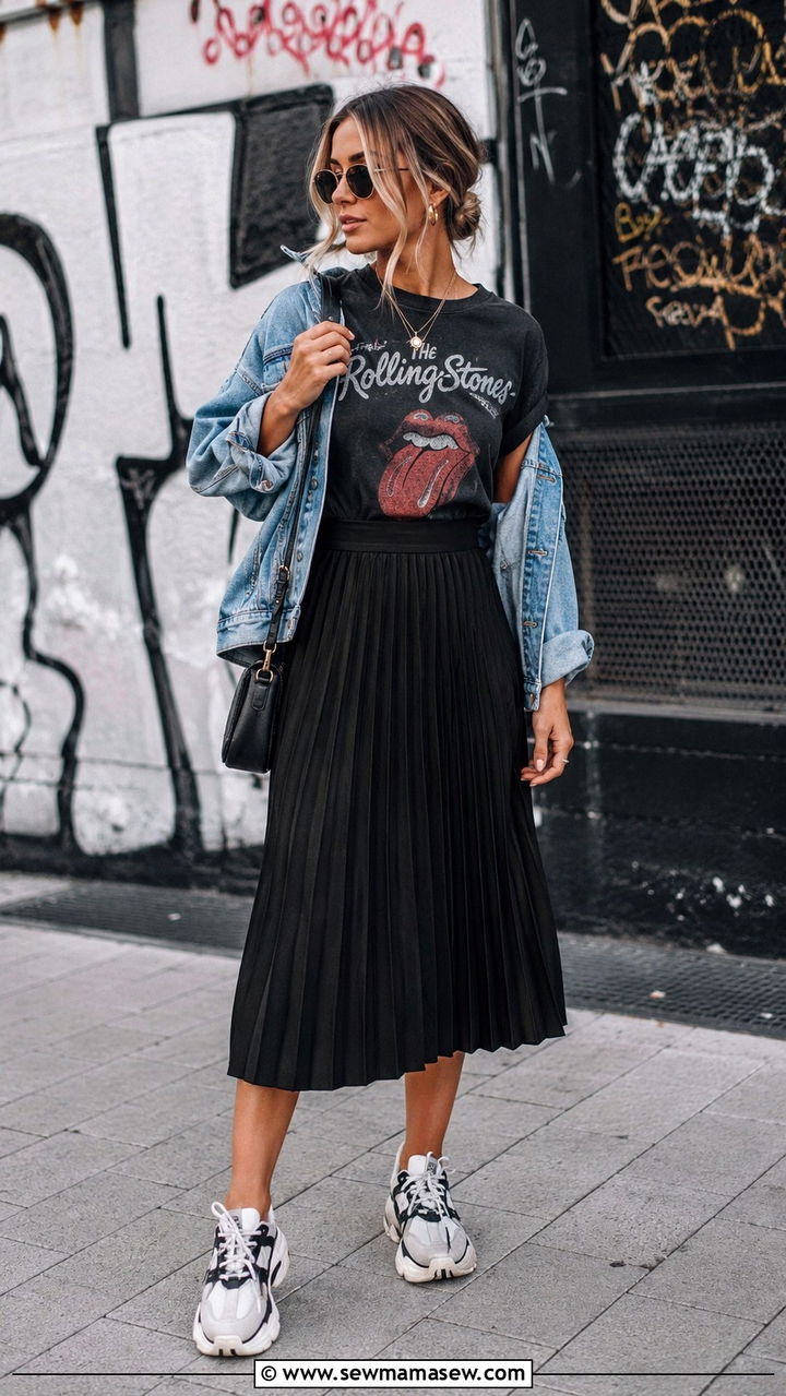 Graphic Tee and Pleated Skirt Outfit - 30 how to style pleated skirt