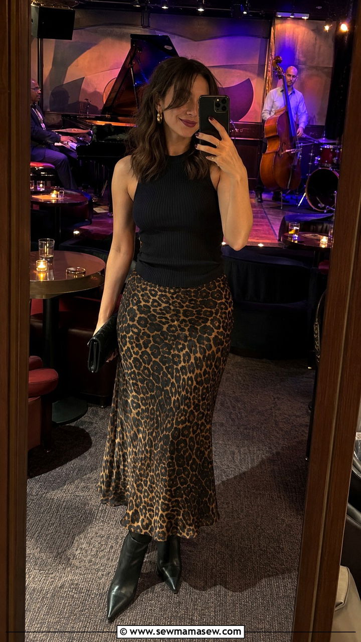 Leopard print midi skirt and black top for jazz club - 30 Jazz concert outfit ideas