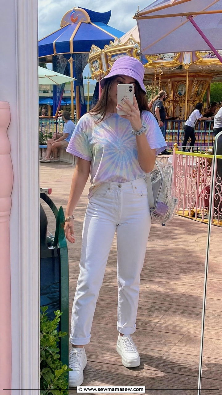 Mom Jeans and TieDye Tee Outfit - 25 How to style mom jeans in summer