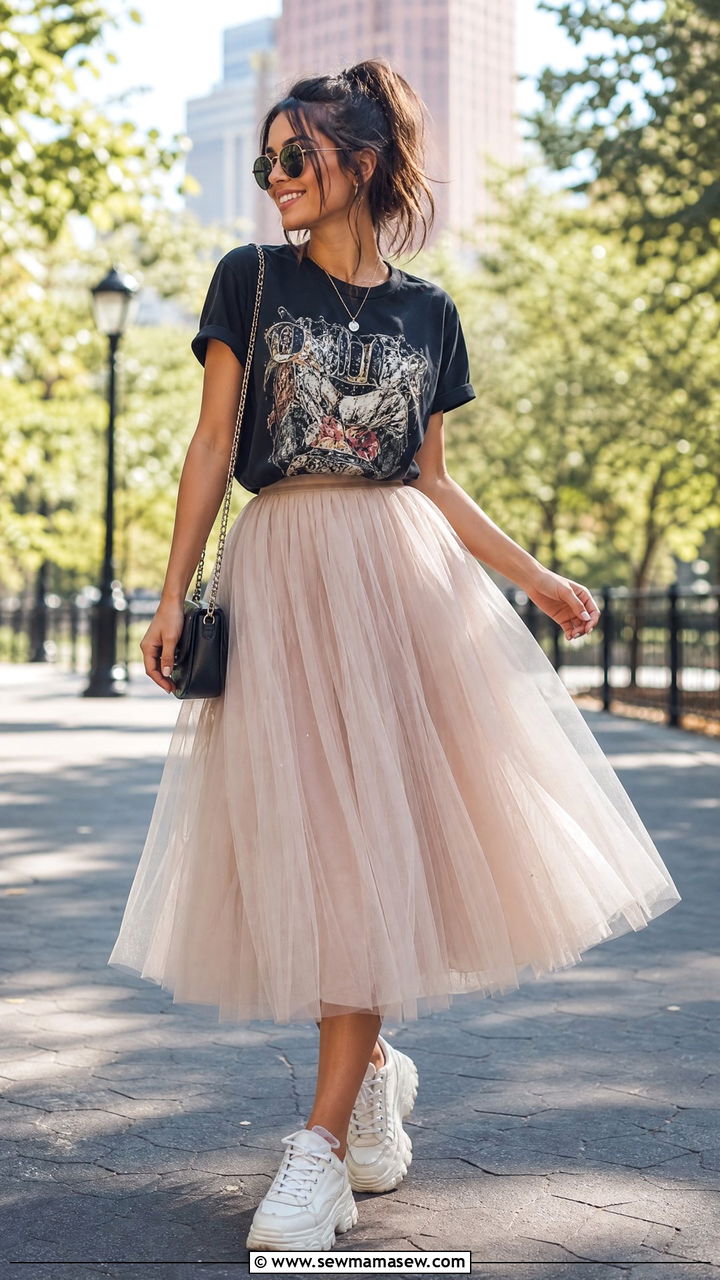 Tulle Midi Skirt With Graphic Tee - 40 Girls night out outfits