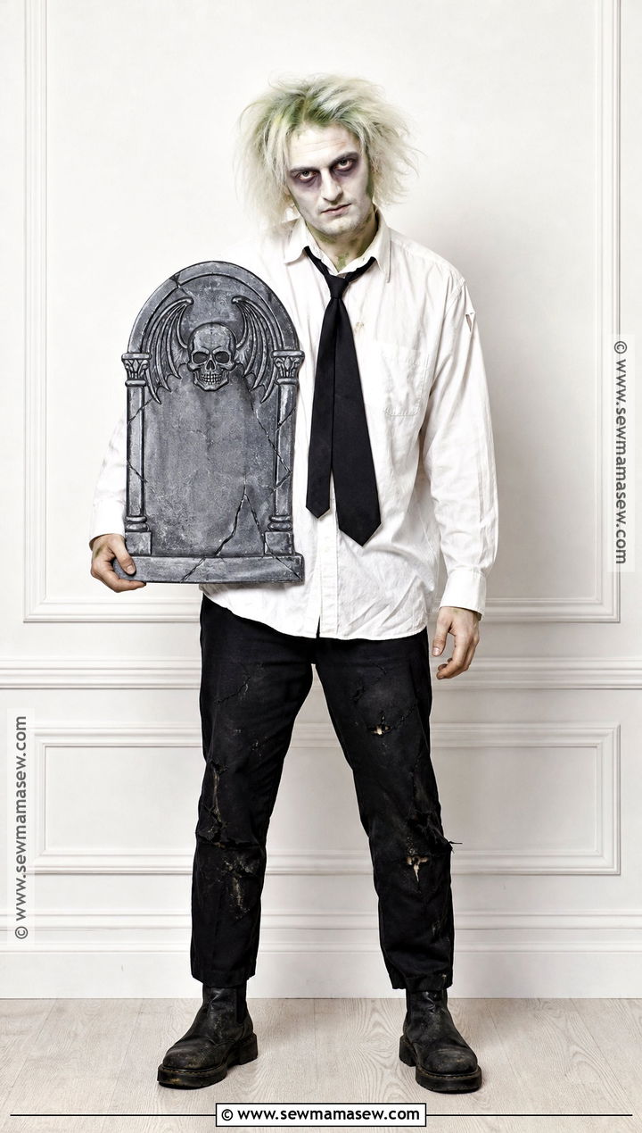 Beetlejuice Graveyard Shirt And Tie Costume - 35 beetlejuice halloween costume ideas