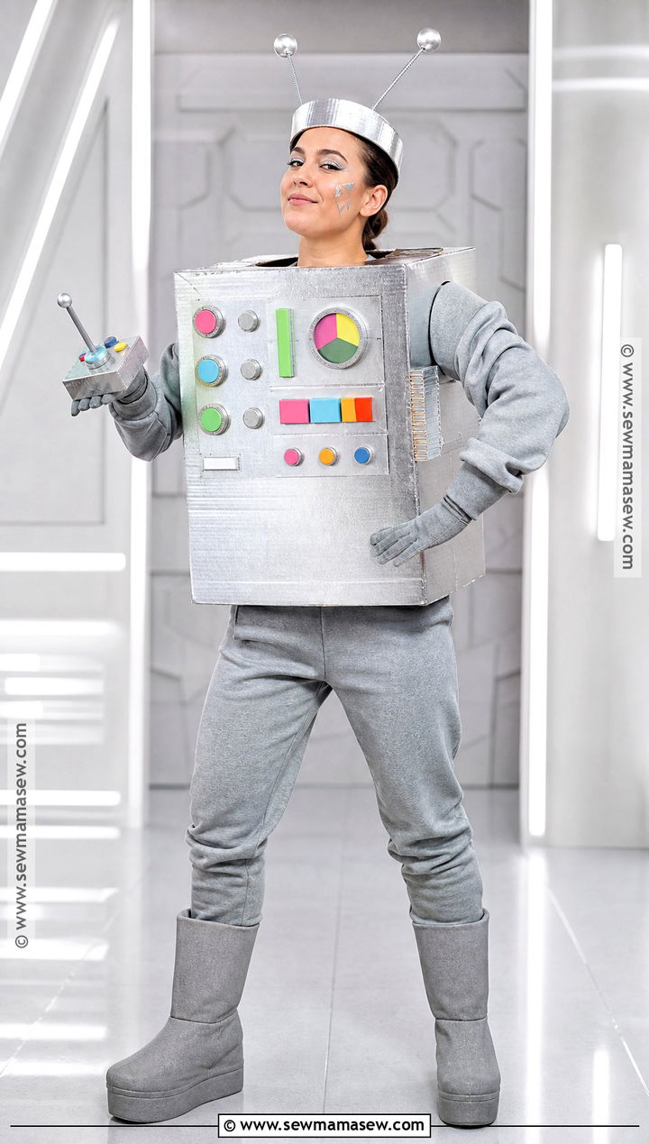 Cardboard Robot Costume - 40 simple costumes