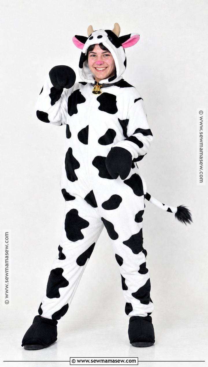Classic Black And White Cow Cosplay - 30 cow cosplay ideas