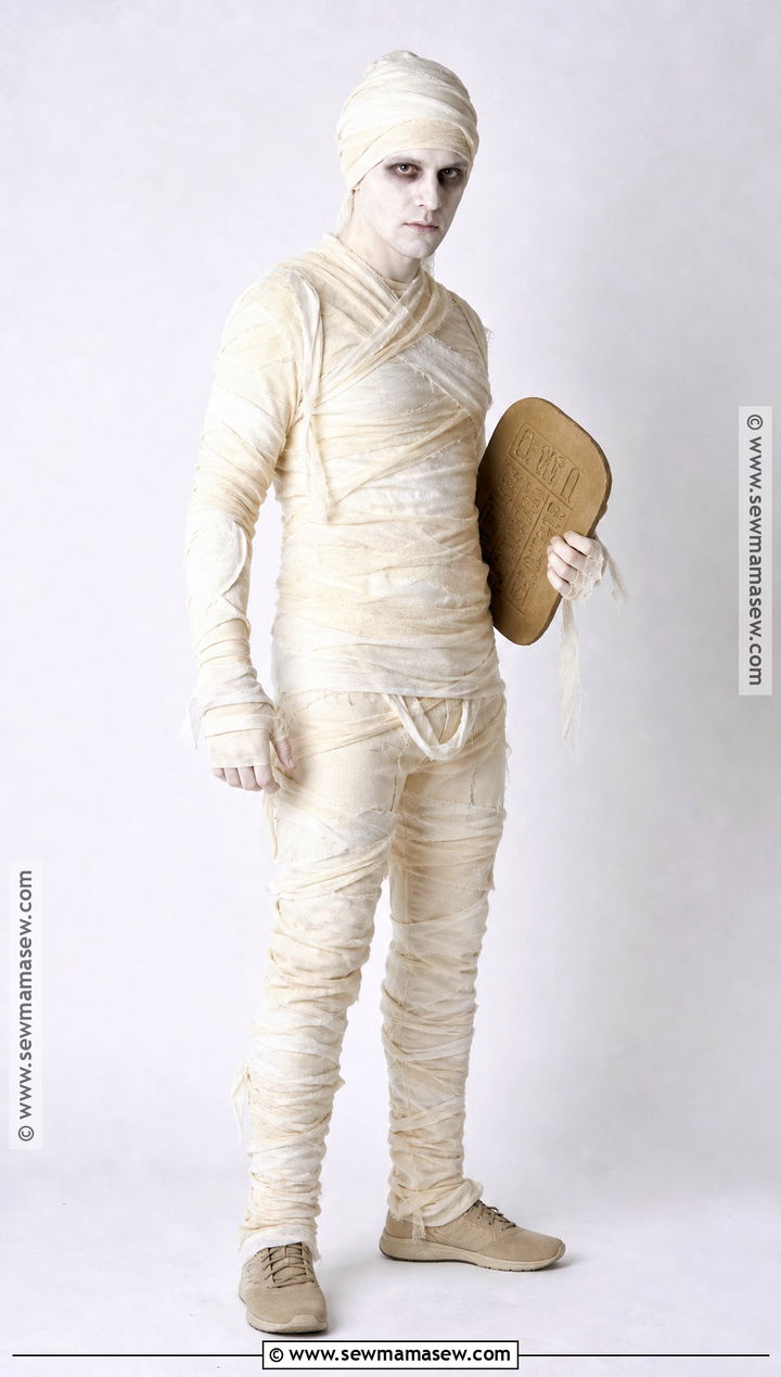 DIY Mummy Costume With White Gauze - 30 simple halloween costume ideas