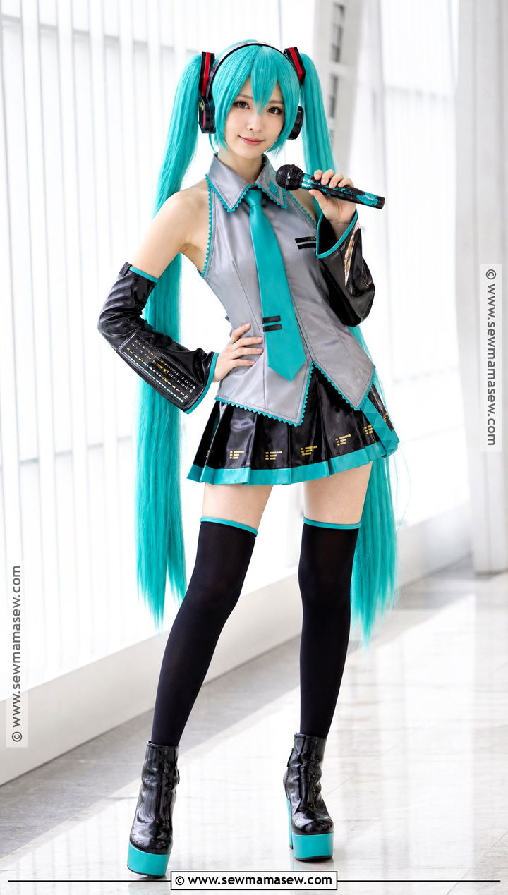 Hatsune Miku Cosplay With Turquoise Twin Tails - 30 blue hair cosplay ideas