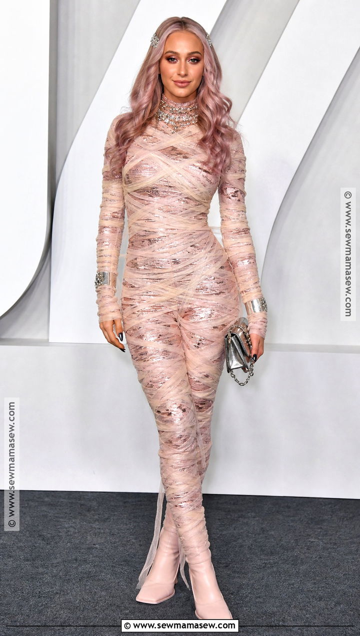 Pink Glam Mummy Outfit - 30 Mummy Outfit Ideas