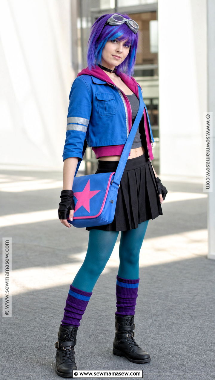 Ramona Flowers Cosplay With Black Pleated Skirt - 35 Ramona Flowers Cosplay Ideas