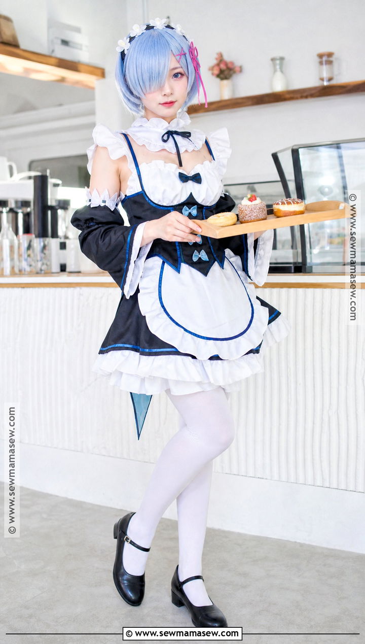 Rem Cosplay With Blue Maid Dress - 30 seeu cosplay ideas