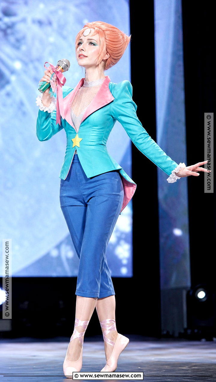 Showtime Pearl Cosplay With Ruffled Suit - 30 Pearl Cosplay Ideas